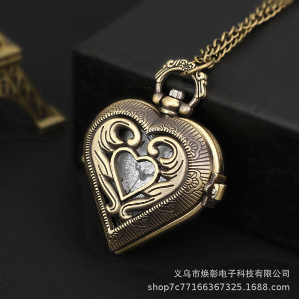 Wholesale Vintage Valentine's Day heart-shaped hollow quartz pocket watch