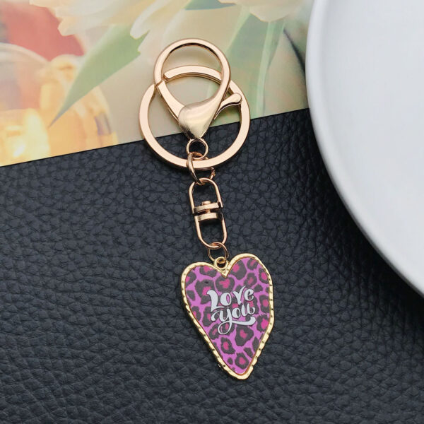 O1CN01frB0DN2Kpbd0yWQXZ_2217654629606-0-cib Wholesale Purple printed big heart Valentine's Day alloy 8-shaped keychain