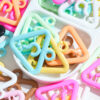 O1CN01g0MVgx20wfS1WbMQW_2218603856914-0-cib Wholesale Corner question mark perforated acrylic beads