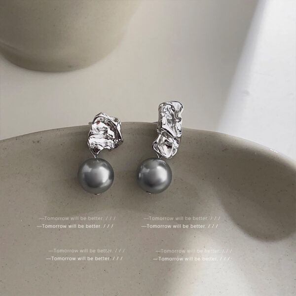 Wholesale Liquid texture gray pearl asymmetrical earrings