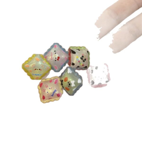 O1CN01gDyCJG1xmBbjm055p_2221442006485-0-cib Wholesale 10pcs Cartoon Fine Sparkling Lace Diagonal Pillow Acrylic Beads