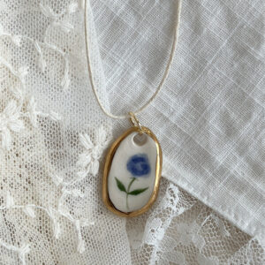 Oval blue flower necklace