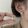 O1CN01gNQRU52CgQpsHxoaH_2220186478503-0-cib Wholesale Five-Pointed Star Snowflake Earrings, Simple Flower Design Ear Clips
