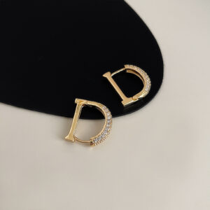 D letter zircon ear buckle