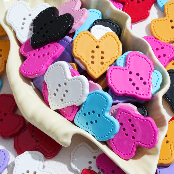 O1CN01gioYyU20wfRtGHH8j_2218603856914-0-cib Wholesale Special-Shaped Heart Buttons DIY Beads