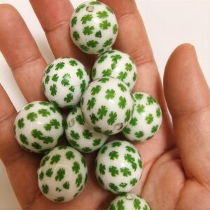 Wholesale 20MM St. Patrick's four-leaf clover printed acrylic beads