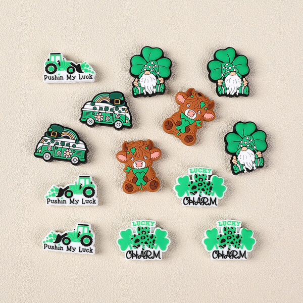 Wholesale 20pcs Cartoon Four Leaf Clover St. Patrick's Day Decoration Highland Cow Silicone Beads