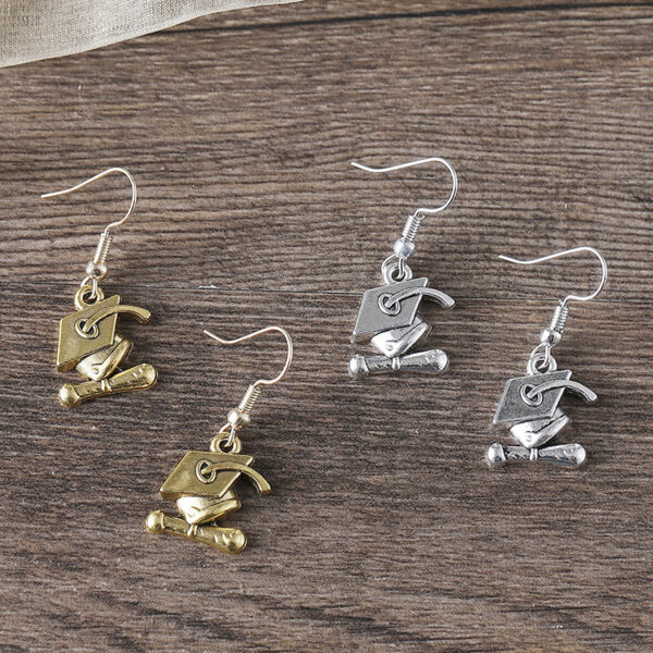 O1CN01ha7WCM2AdYzxRRJxp_2207964798226-0-cib Wholesale Graduation Season Flower Bachelor's Hat Colored Earrings