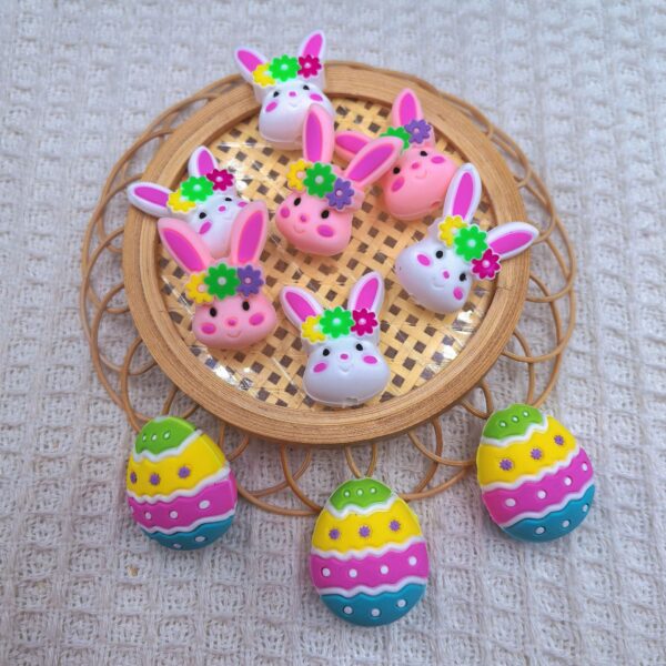 Wholesale Random 100pcs Easter colored cartoon 3D Focal Beads