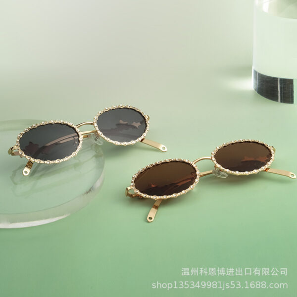 Wholesale Small frame diamond encrusted oval metal pentagram sunglasses