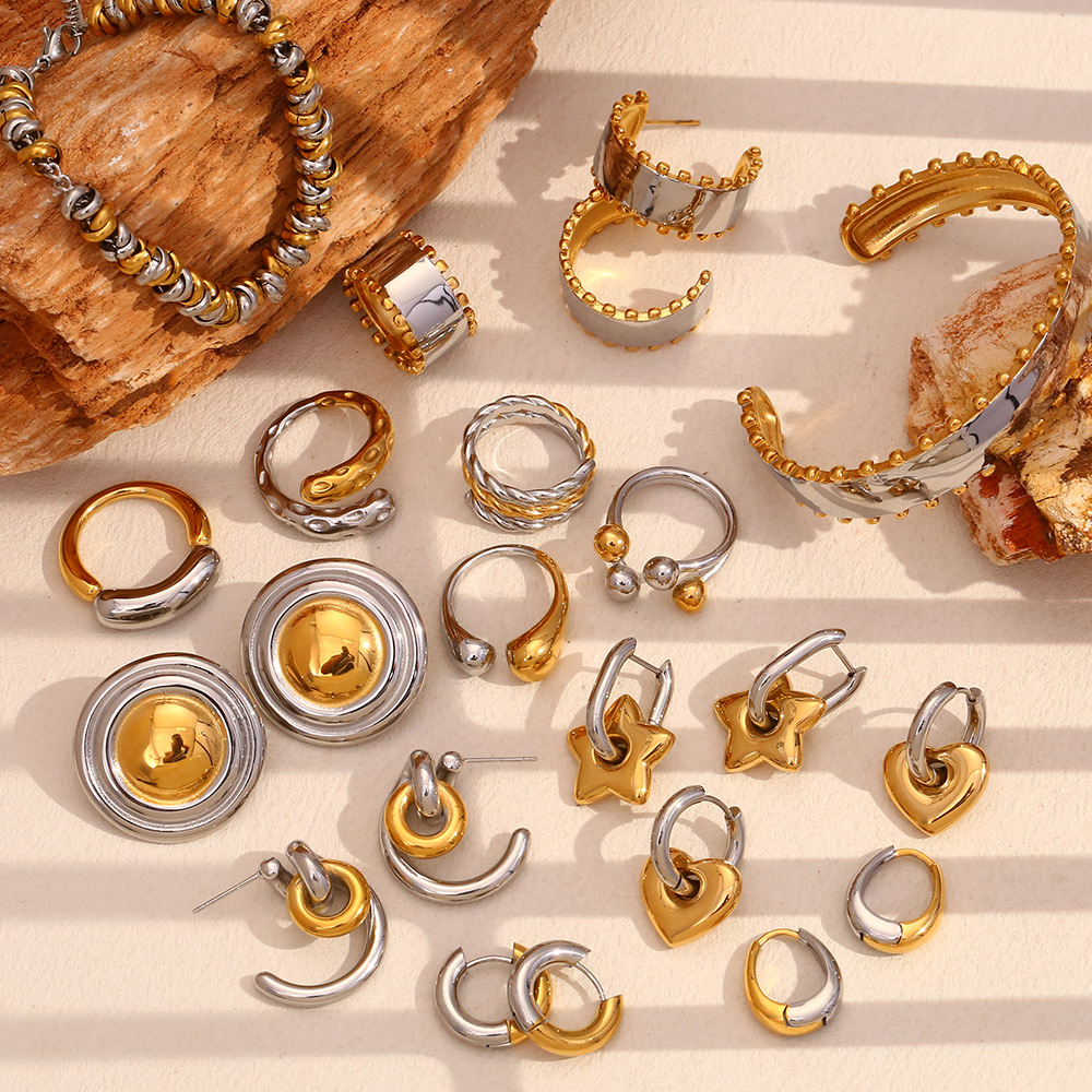 Wholesale European and American fashion temperament personality high-class gold earrings stainless steel plated 18K gold vintage exaerated bracelet ri