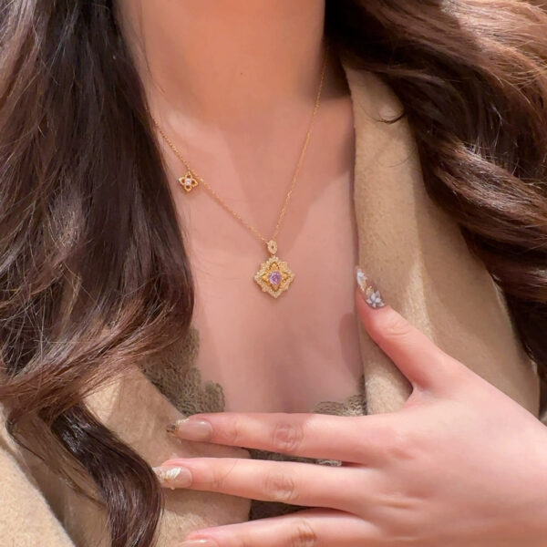 Wholesale Four leaf clover purple diamond exquisite retro collarbone chain