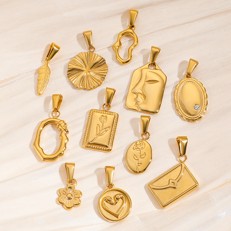 Wholesale Retro flower heart-shaped hollow geometric stainless steel pendant