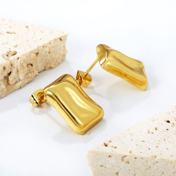 O1CN01iAso8r1V7bEtCZFJh_2214103262606-0-cib Wholesale 18k Gold-Plated Stainless Steel Stud Earrings, Snake-Shaped Cartilage Studs