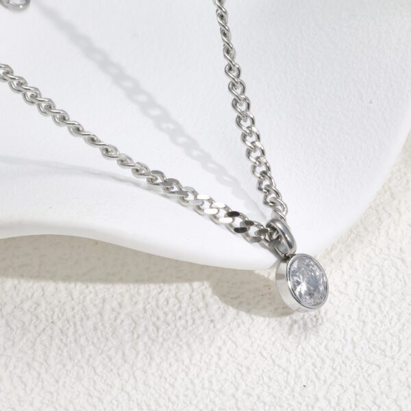 Wholesale Retro lock oval single diamond titanium steel necklace