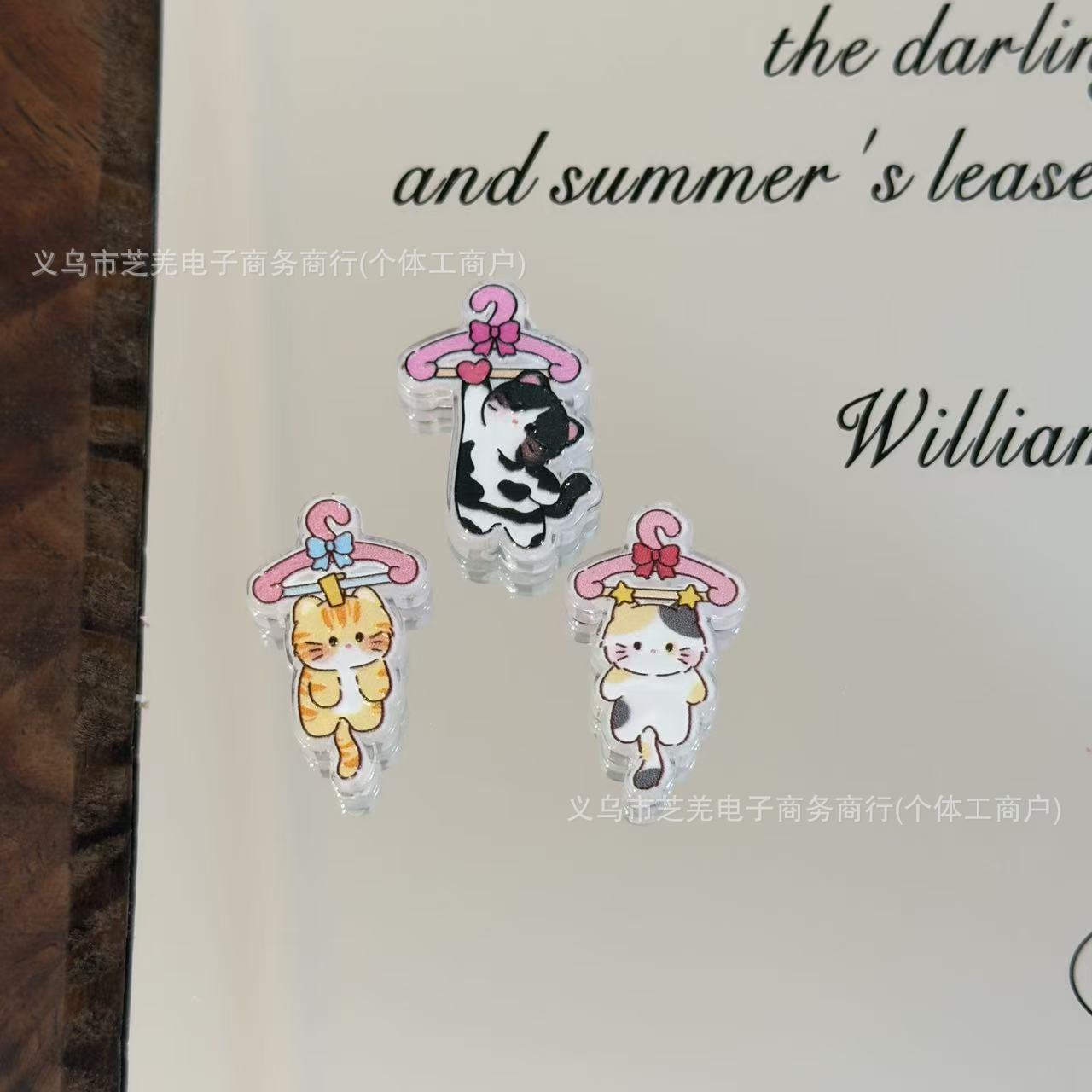 Wholesale cartoon clothes hanger with cat relief acrylic beads