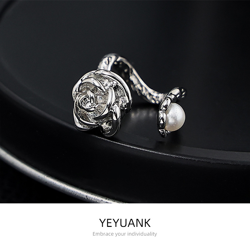 Wholesale Rose-shaped inlaid glass bead clip-on earrings (for non-pierced ears)