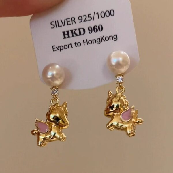O1CN01ilTrDO1FciJEZThtb_2219487550508-0-cib Wholesale Pegasus Pearl Earrings