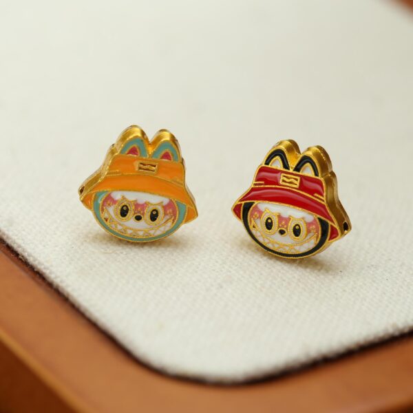 Wholesale Labubu bracelets, necklaces, cartoon pendants, dripping jewelry accessories, DIY craft materials, and wholesale jewelry.