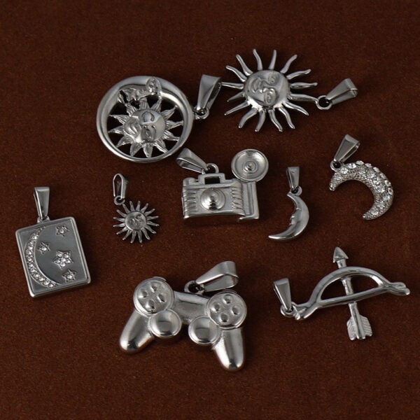 O1CN01j8wyOr27TXUmzqIrQ_2208083487798-0-cib Wholesale Stainless steel camera bow and arrow game console sun pendant