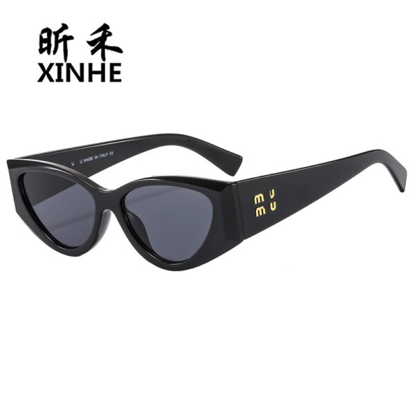 Wholesale Fashion men's and women's sunglasses personalized all-matching glasses