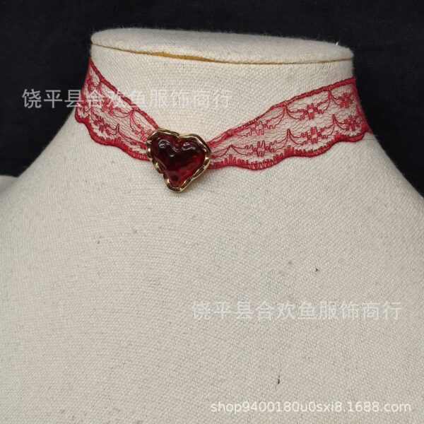 Wholesale Hollow out red lace heart-shaped collarbone chain
