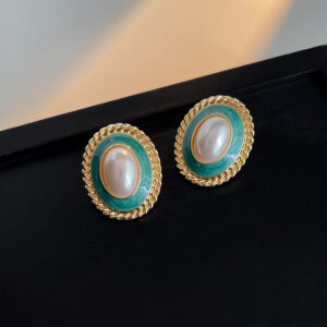 Vintage Funky Oval Pearl