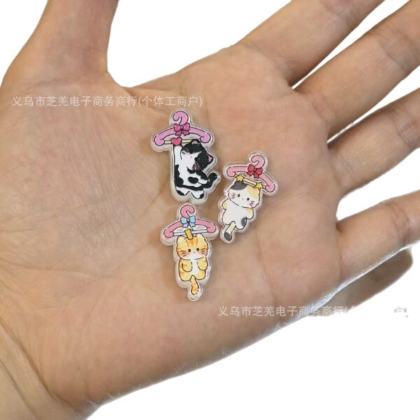 Wholesale 10pcs cartoon clothes hanger with cat relief acrylic beads