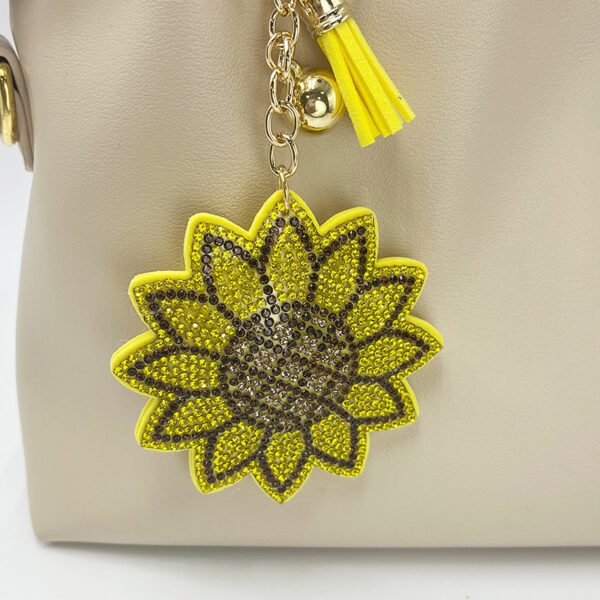 Wholesale Creative Rhinestone Sunflower Keychain Sunflower Bag Pendant