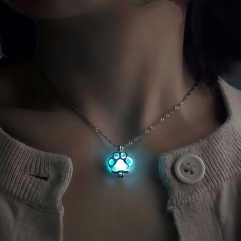 Wholesale glow-in-the-dark dog footprint necklace