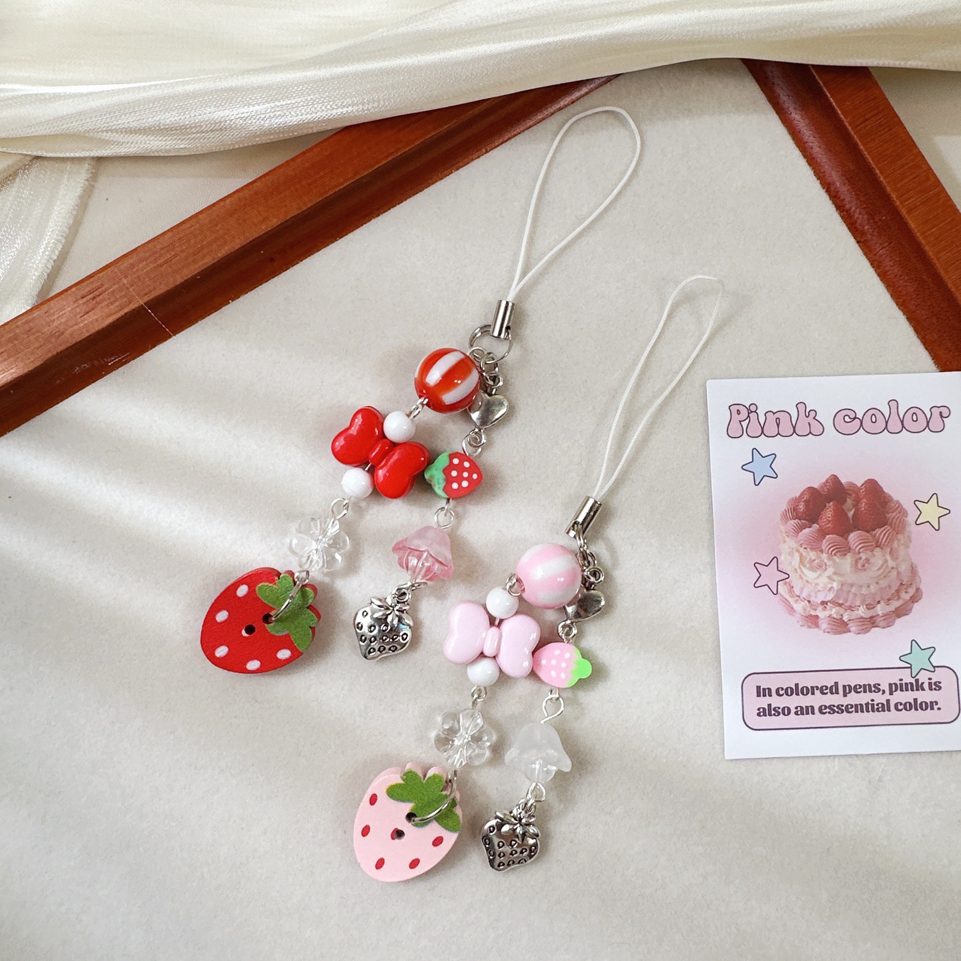 Wholesale Cartoon Cute Red Pink Wooden Strawberry Keychain