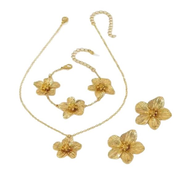 Wholesale gold flower necklace and earring set niche design floral necklace