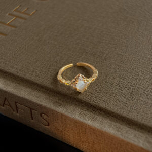 Flower glass cat's eye ring