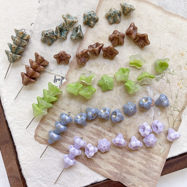 Wholesale 10pcs trumpet flower glass retro mottled dyed lotus mist beads