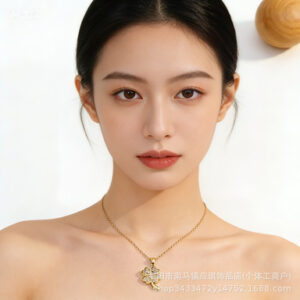 Gold / 18K