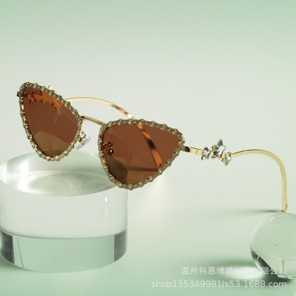 Wholesale Cat's Eye Diamond Metal Pentagram Women Sunglasses