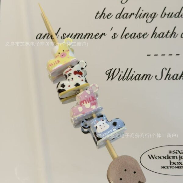 O1CN01kLBbJv1xmBbkD7QIt_2221442006485-0-cib Wholesale 10pcs cow cartoon cat boots with hanging holes acrylic beads