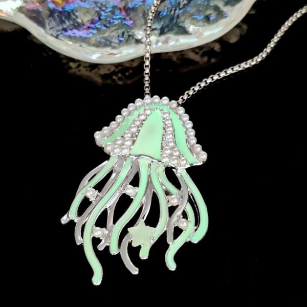 O1CN01kWLrHw2IVKuu3WuLQ_3919529291-0-cib Wholesale Beach vacation, deep sea eam, night glow jellyfish, fluorescent necklace