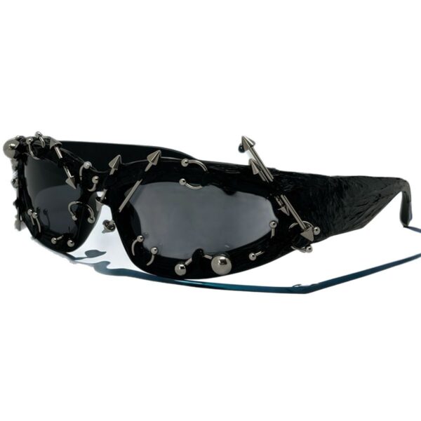 O1CN01kmmMEU24MGPyD1wax_2201408117376-0-cib Wholesale Punk Cool Rivet Decorative Sunglasses