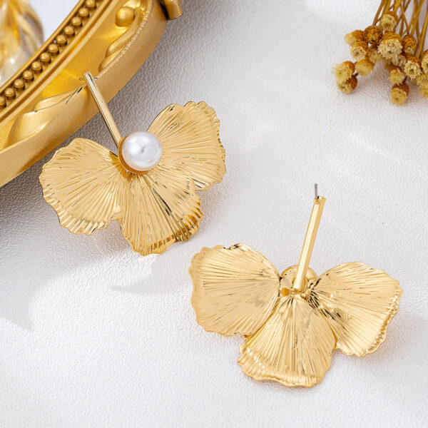 Wholesale Metal Folding Pattern Leaf Flower Earrings