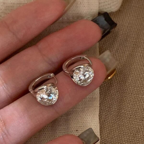 Wholesale Asymmetrical Super Flash Zircon Gold Earrings Simple Design Earrings