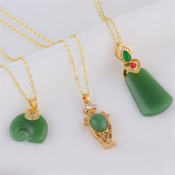 Wholesale Emerald safety buckle water droplet necklace