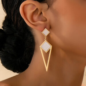 O1CN01lHYlQ527XCnTYrq1r_3398757806-0-cib Wholesale Golden retro geometric diamond pendant earrings
