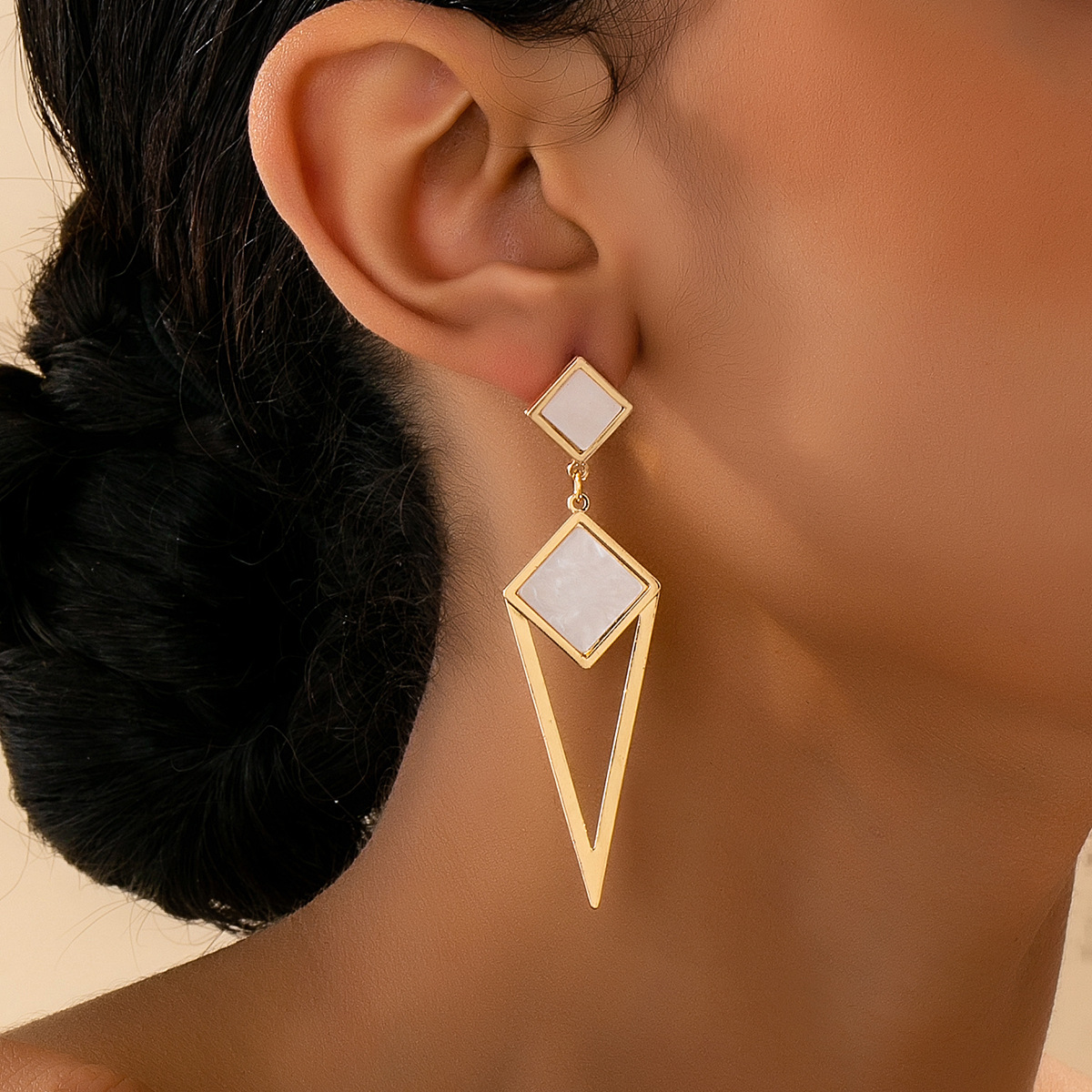 Wholesale Golden retro geometric diamond pendant earrings