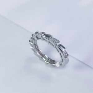 Z174 White Gold (Interspersed Diamonds) / Adjustable opening