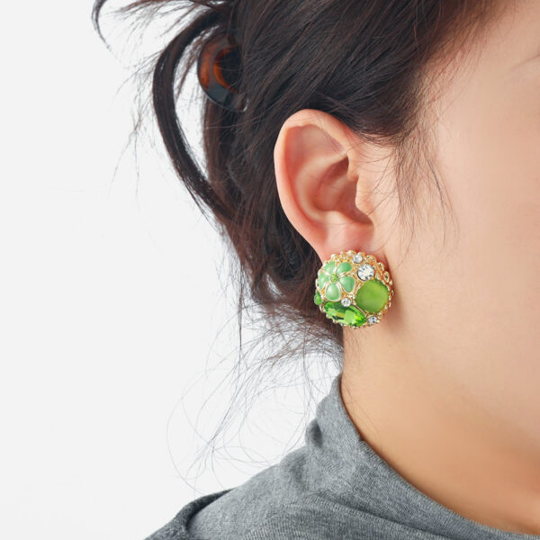 Wholesale Colorful circular sparkling rhinestone flower earrings