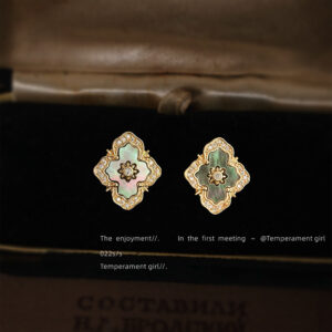 Wholesale Vintage shell micro inlaid zircon silver needle earrings