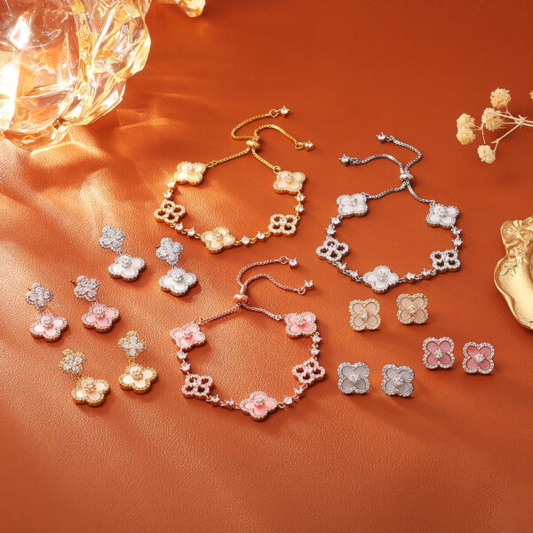 O1CN01mElfWr1yQwod7pU0V_2216347276574-0-cib Wholesale Four leaf clover zircon sweet earrings