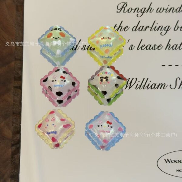 O1CN01mHq8ZK1xmBbk9cvKE_2221442006485-0-cib Wholesale 10pcs Cartoon Fine Sparkling Lace Diagonal Pillow Acrylic Beads