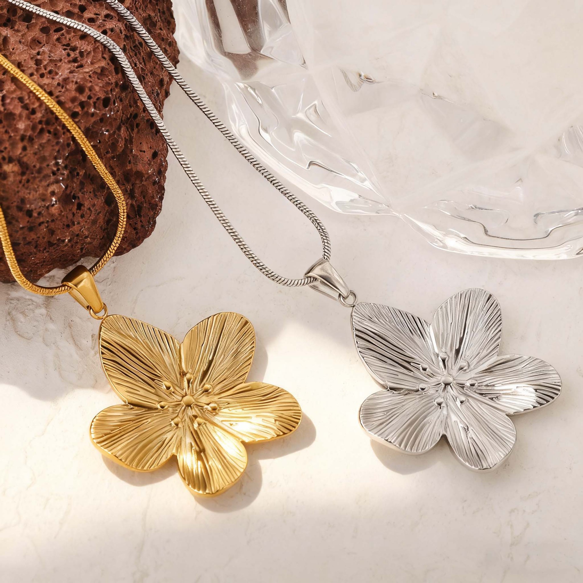 Wholesale Gold and sier flower long pendant necklace